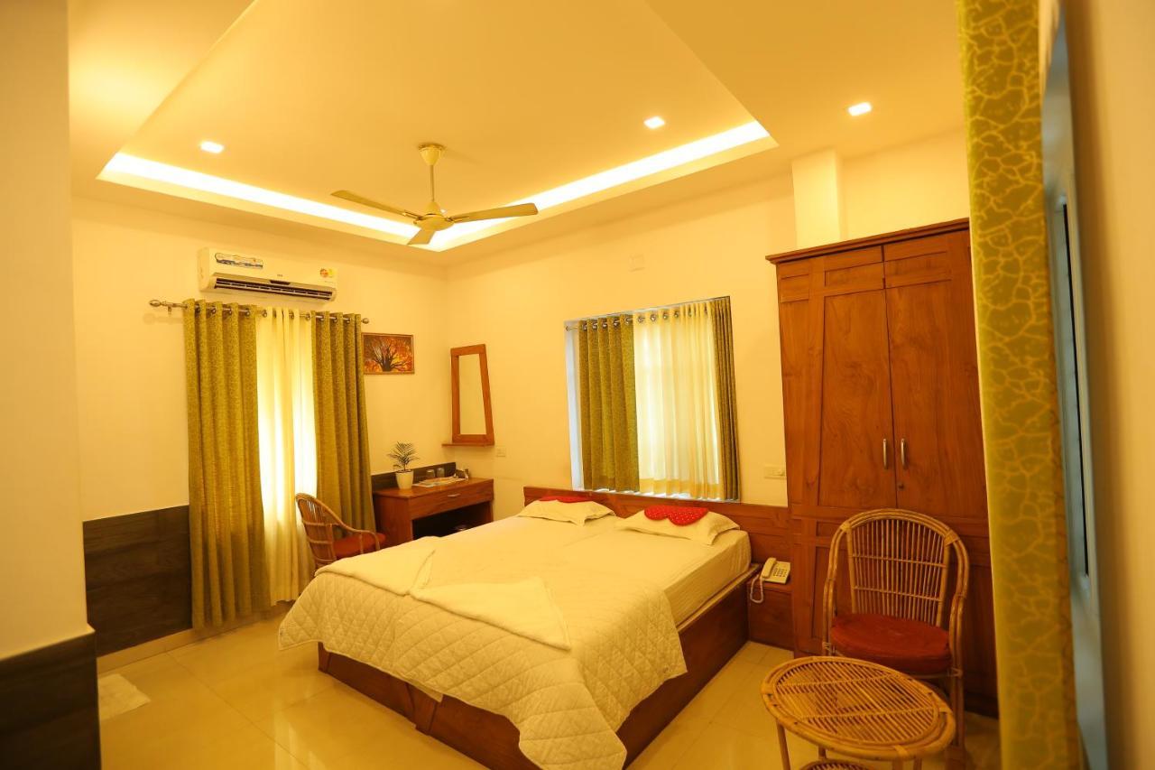 Sapphire Inn Nedumbassery Dış mekan fotoğraf
