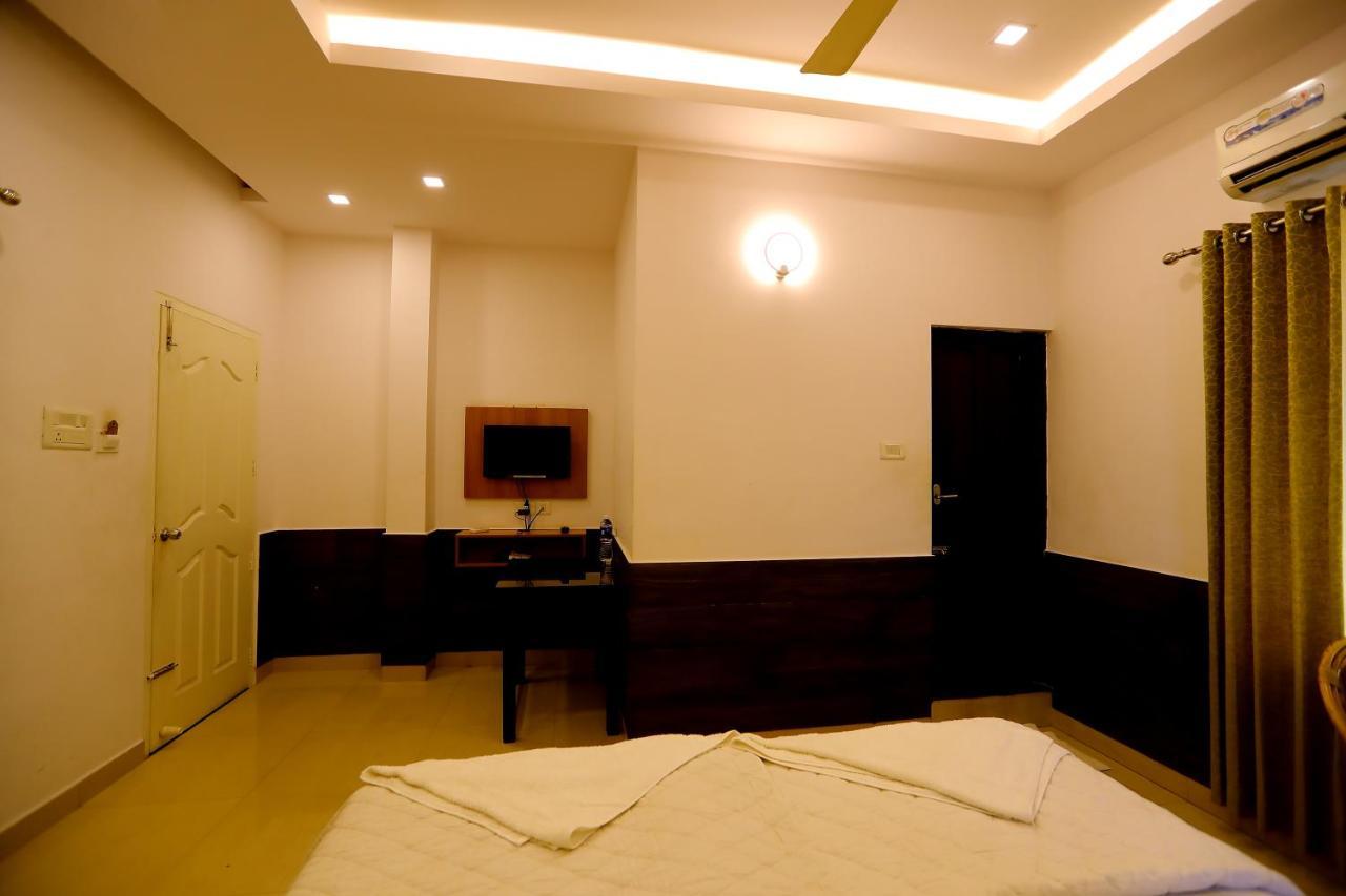 Sapphire Inn Nedumbassery Dış mekan fotoğraf