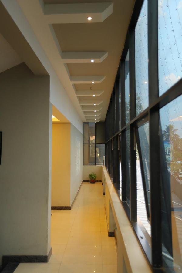 Sapphire Inn Nedumbassery Dış mekan fotoğraf