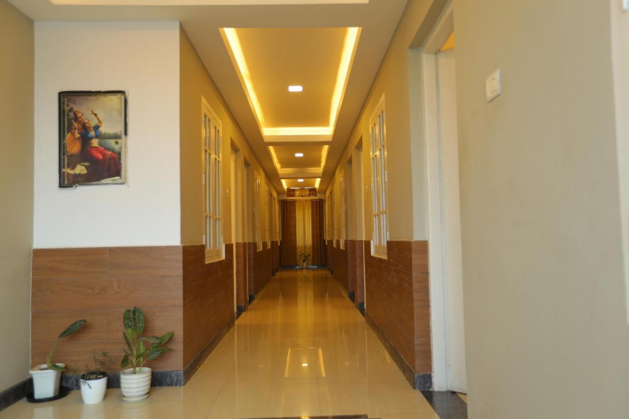 Sapphire Inn Nedumbassery Dış mekan fotoğraf
