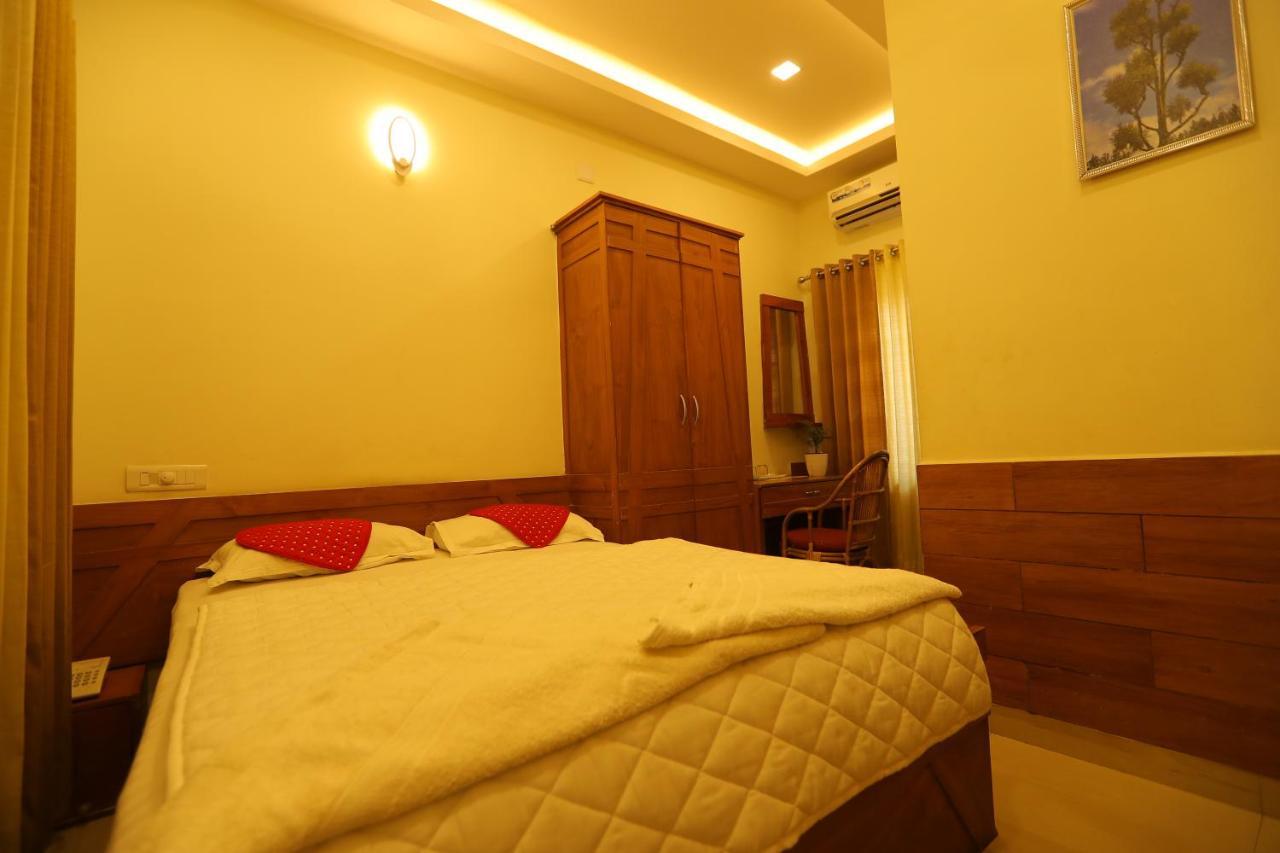 Sapphire Inn Nedumbassery Dış mekan fotoğraf