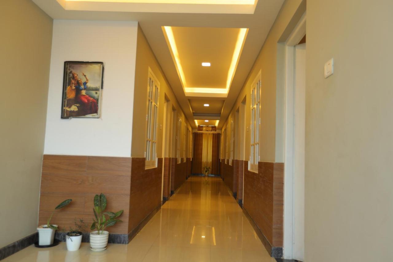 Sapphire Inn Nedumbassery Dış mekan fotoğraf