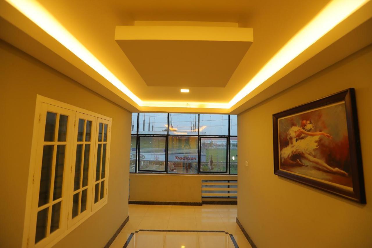 Sapphire Inn Nedumbassery Dış mekan fotoğraf