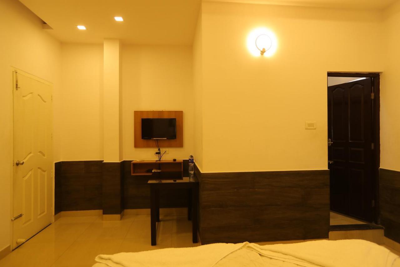 Sapphire Inn Nedumbassery Dış mekan fotoğraf
