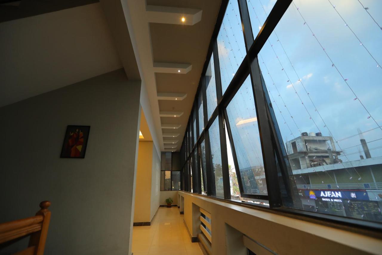 Sapphire Inn Nedumbassery Dış mekan fotoğraf